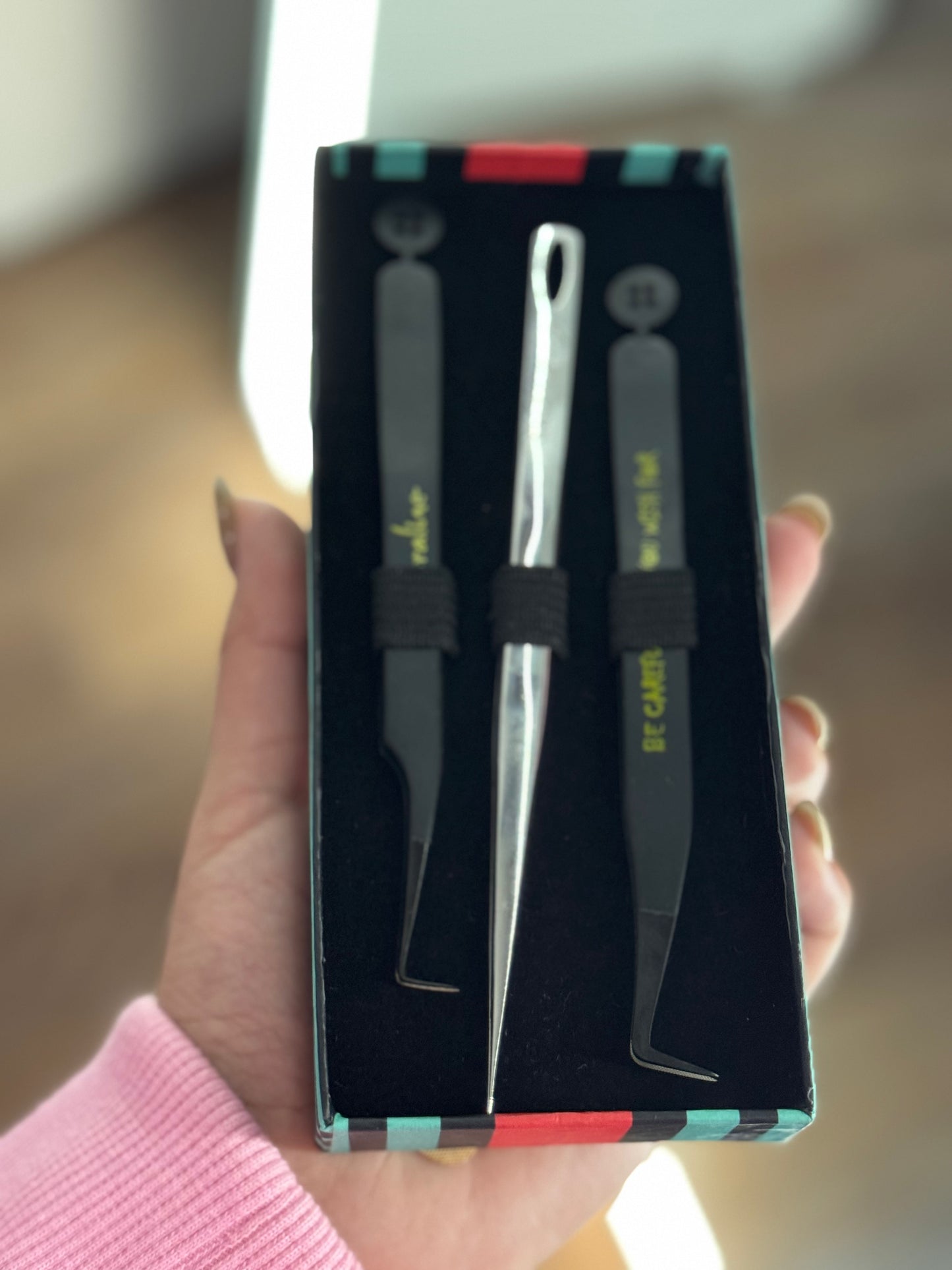 Coraline tweezers